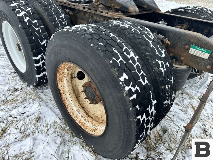 1999-freightliner-fld120-image-46