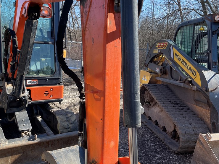 hitachi-zx30u-image-16