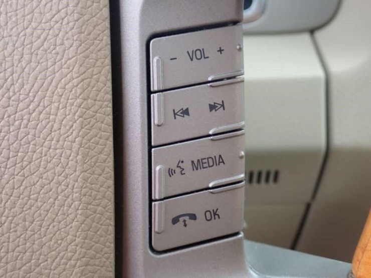 2009-lincoln-navigator-image-19