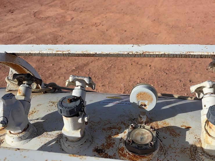 anhydrous-tank-with-trailer-image-9