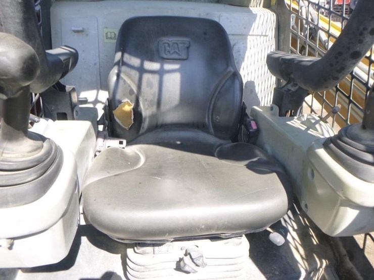 2010-caterpillar-246c-image-18