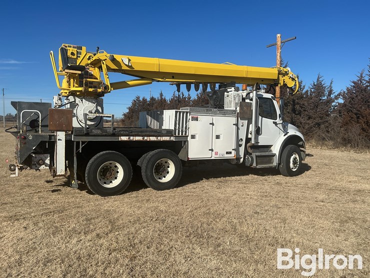 2009-freightliner-m2-106-image-5