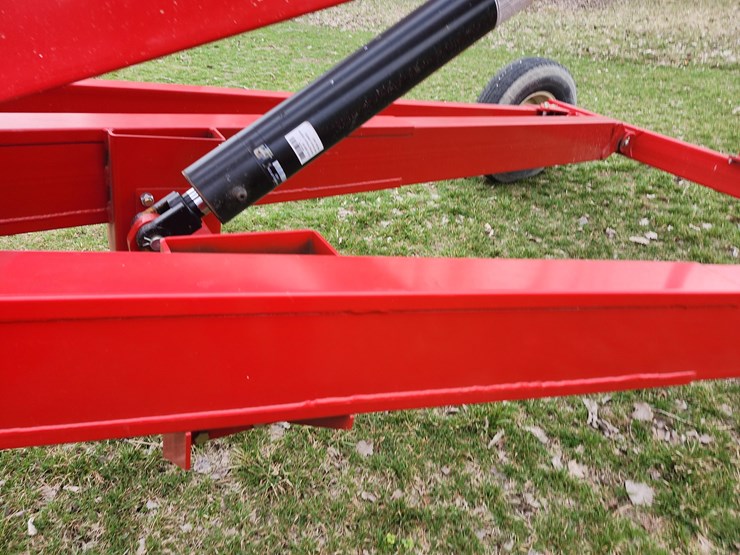 tag-#180,-10"x63'-hutchinson-swing-away-auger-image-5