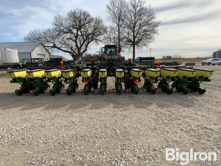 2018-john-deere-1725-image-6