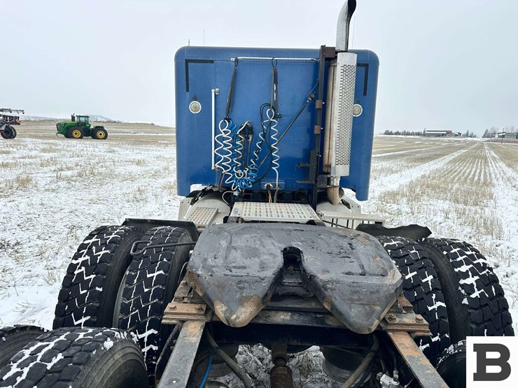 1999-freightliner-fld120-image-49