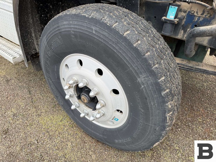 2001-international-9200-image-47