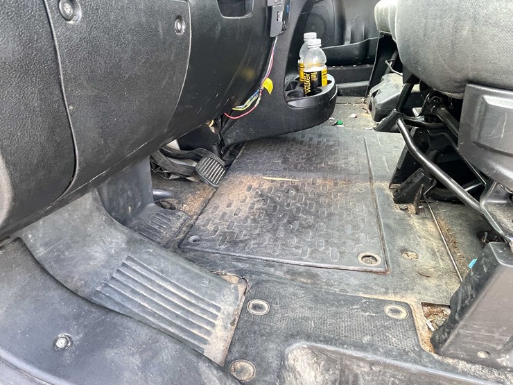 #1426-•-2016-white-ram-van-(has-wi-title)-(of)-image-47