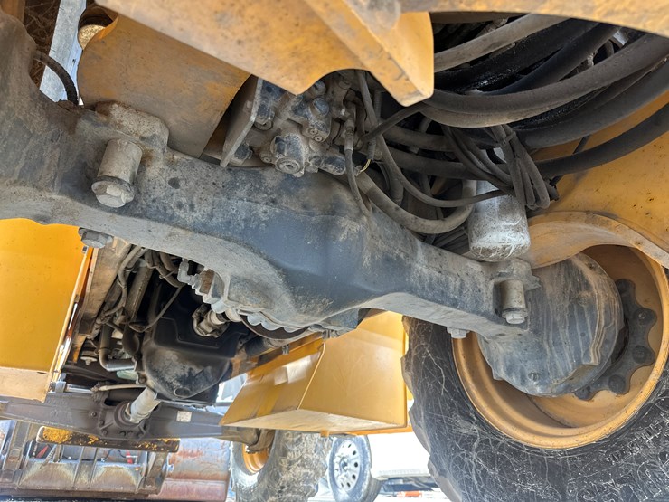 2012-volvo-bl70b-image-109