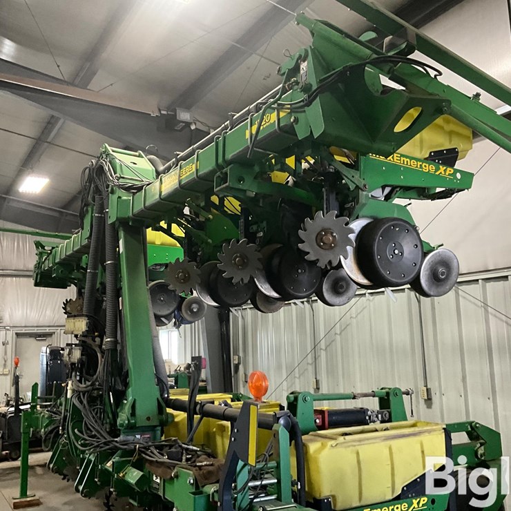 2011 JOHN DEERE 1720