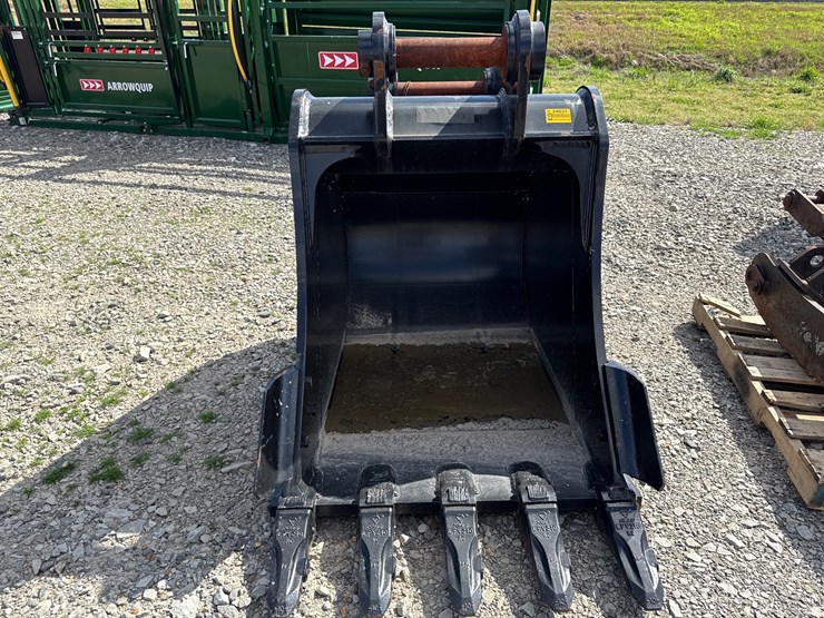 caterpillar-320-image-8