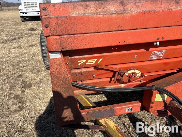 new-holland-791-image-20