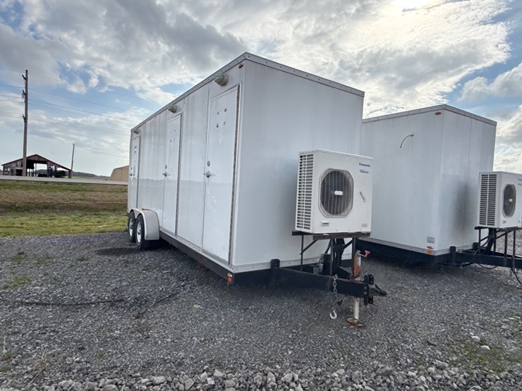 #38234-•-2012-comforts-of-home-22'-t/a-(3)-stall-mobile-shower-&-bathroom-4c9tn2225cm081303-inv#-38234-image-2