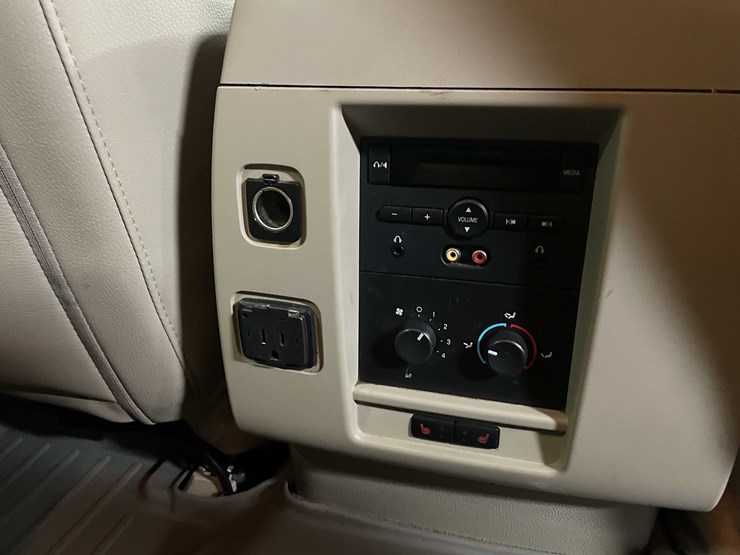 2014-ford-expedition-limited-image-38