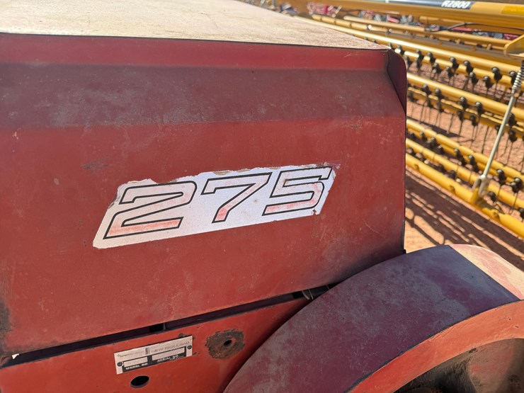 new-holland-275-image-8