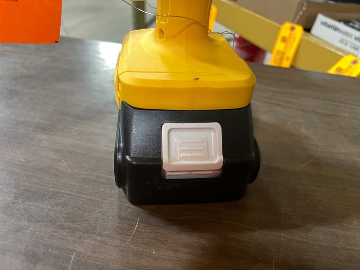 #2292-•-cordless-leaf-blower-with-21-volt-li-ion-battery-and-charger-(pr11)-image-9