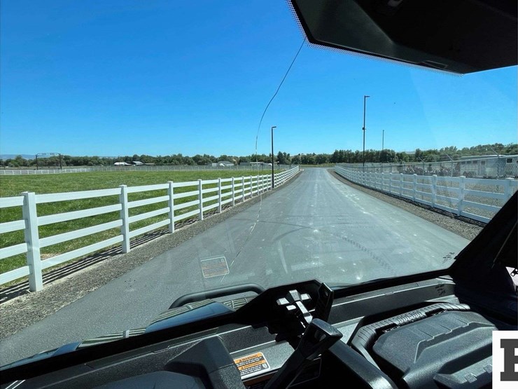 2023-can-am-defender-xt-h09-utv-image-3