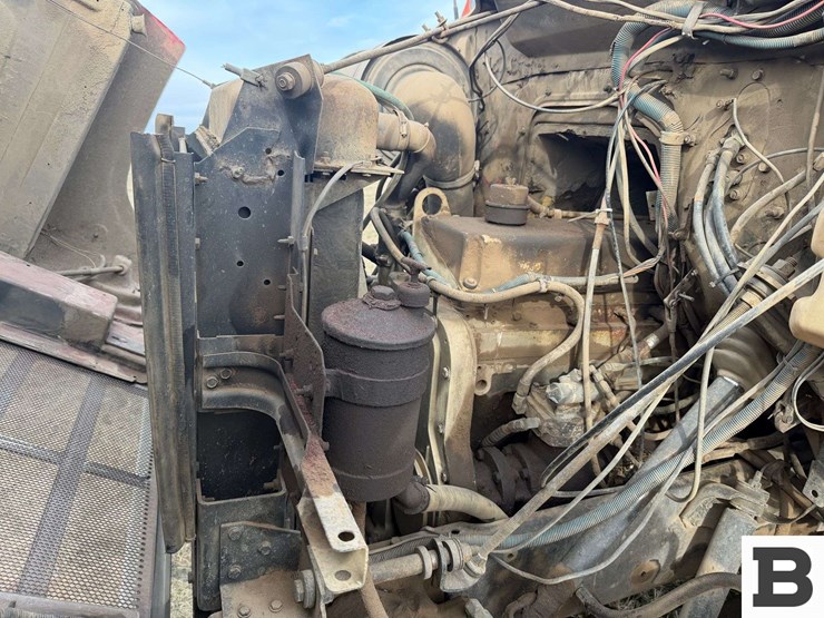 1985-international-s2300-image-11