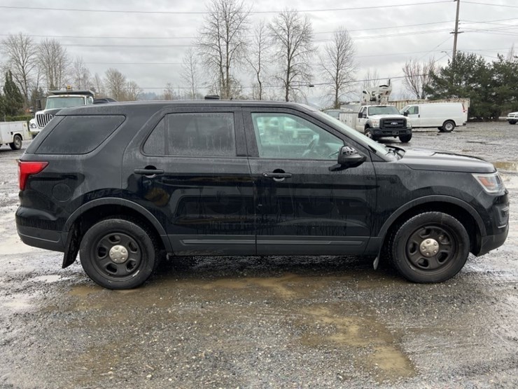 2018-ford-explorer-image-3