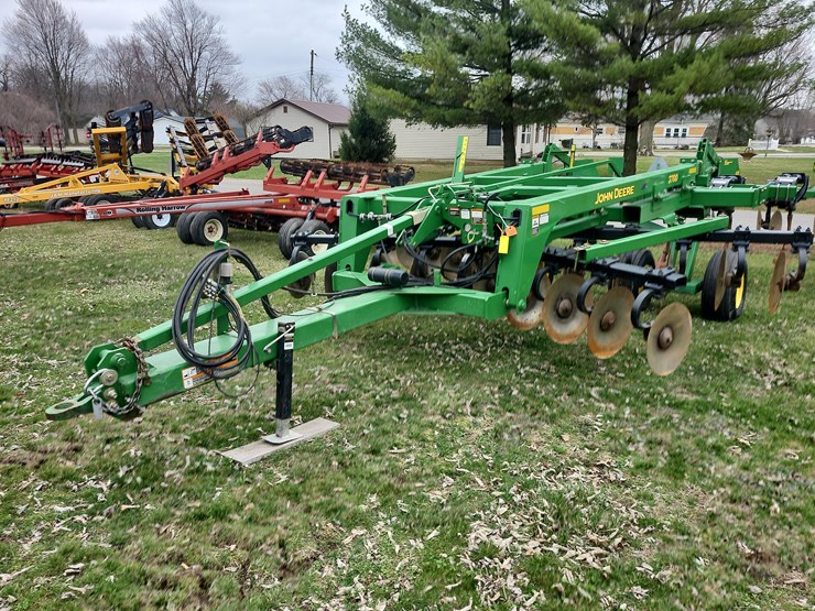john-deere-2700-image-1