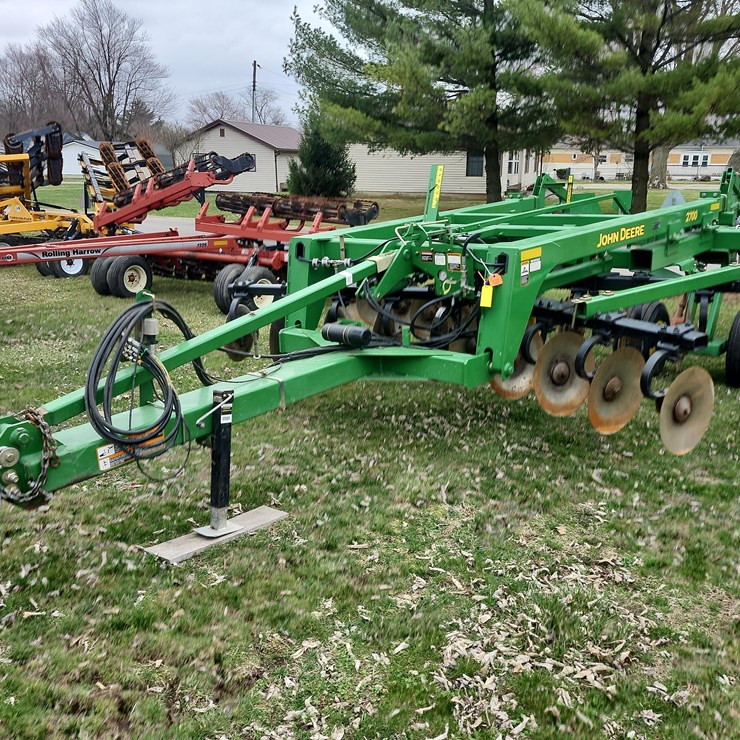 JOHN DEERE 2700