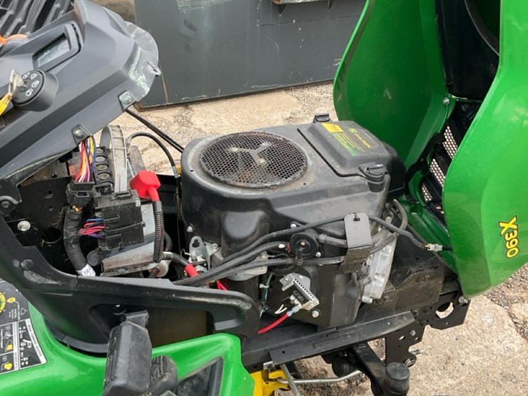 john-deere-x390-image-10