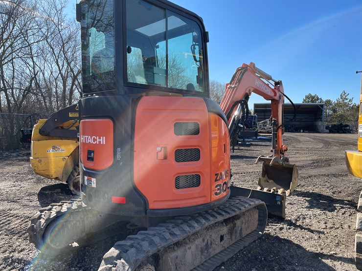 hitachi-zx30u-image-4