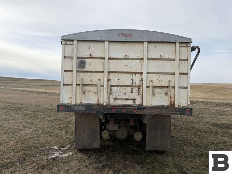 1985-international-s2300-image-5