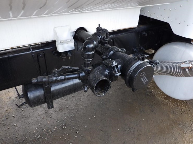 2007-peterbilt-335-image-15