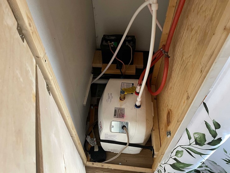 #1435-•-1978-airstream-land-yacht-31'---fully-remodeled,-road-ready-(has-wi-title)-(of)-image-26