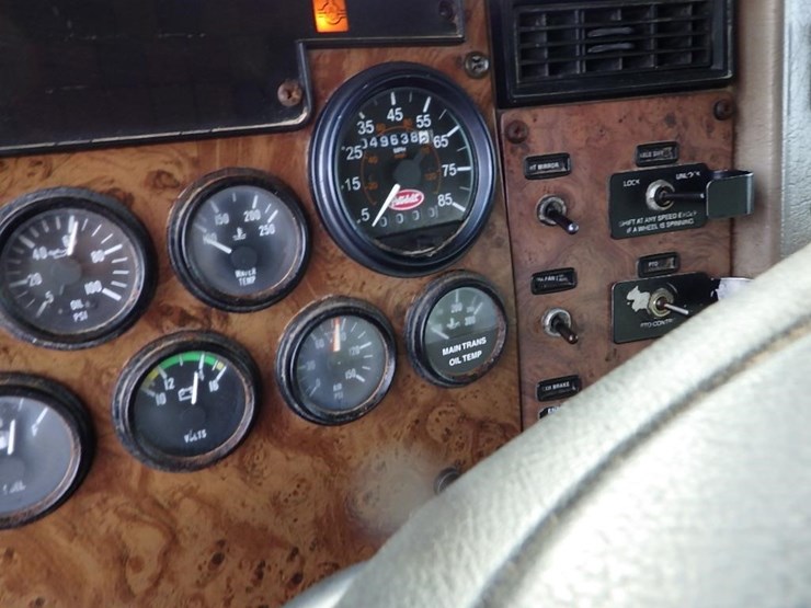 2007-peterbilt-335-image-26
