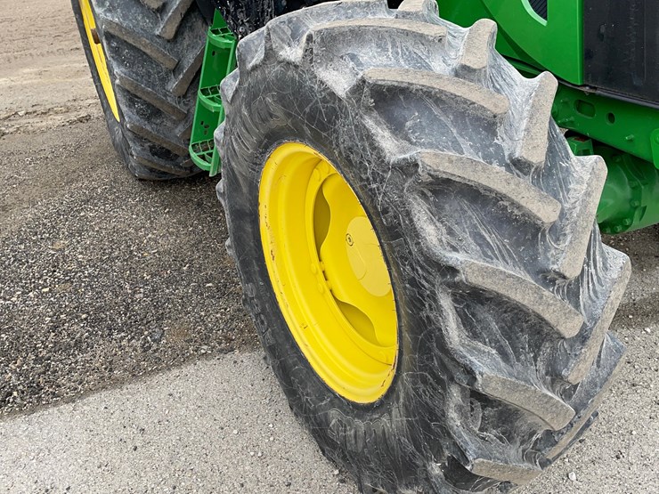 2020-john-deere-6110m-image-16