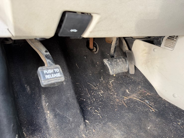 2014-dodge-grand-caravan-image-24