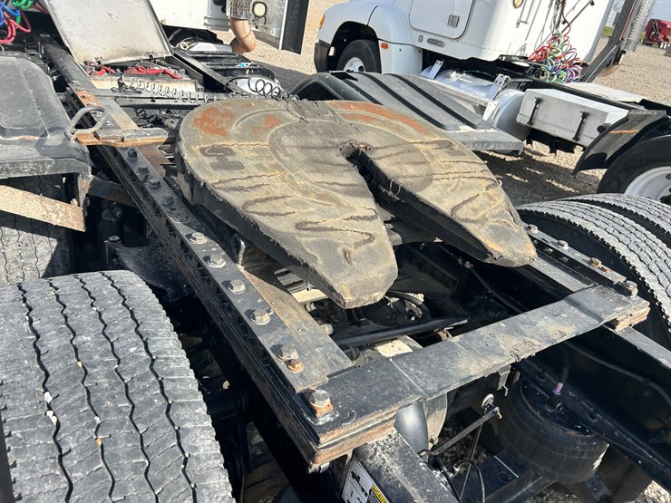 2016-peterbilt-579-image-32