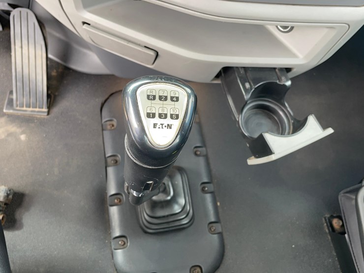 2017-peterbilt-579-image-24