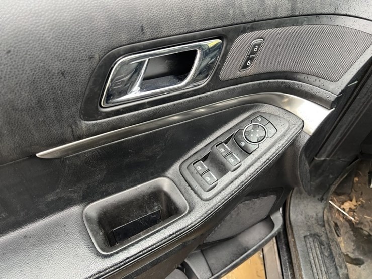 2018-ford-explorer-image-24