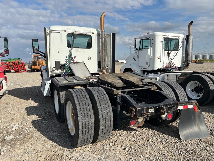 2016-peterbilt-579-image-28