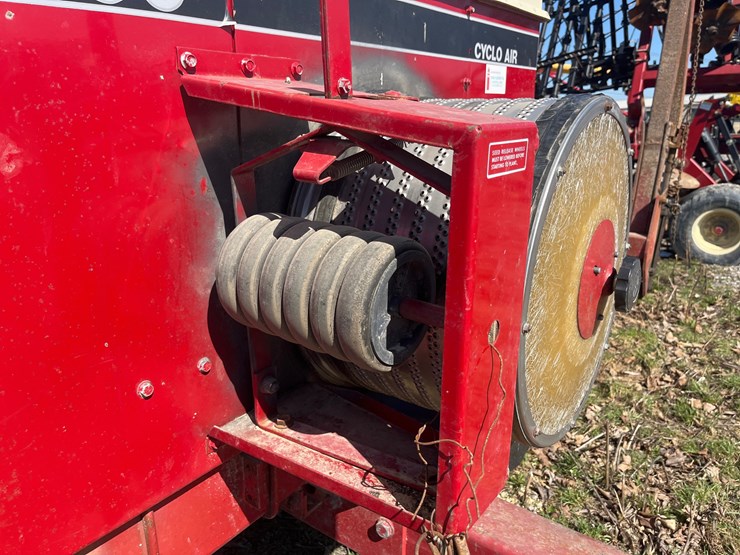 #5081-•-6-row-900-cyclo-air-planter-image-8