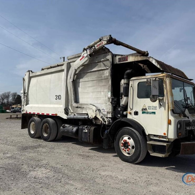 2018 MACK MRU613