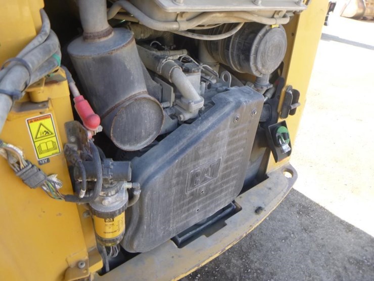 2010-caterpillar-246c-image-28