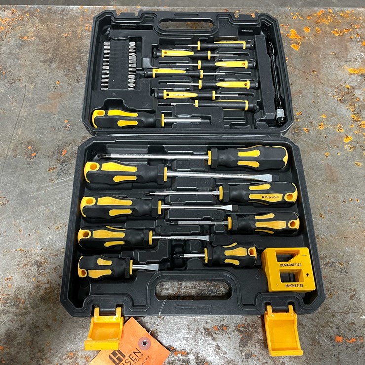 #2319 • New 43 Piece Multifunctional Screwdriver Set (CW)