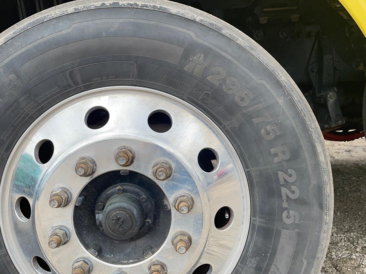 2017-peterbilt-579-image-4