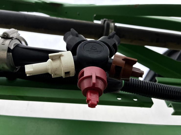 2015-john-deere-r4038-image-26