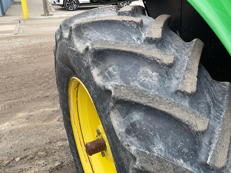 2020-john-deere-6110m-image-14