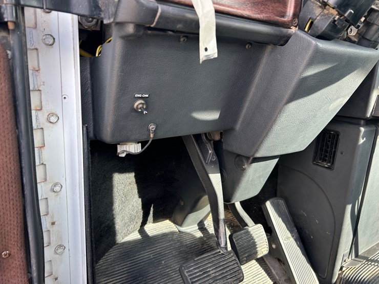 #39248-•-2000-freightliner-fd1-t/a-single-cab-truck-tractor-1fuy3mcb2ylb03327-image-45