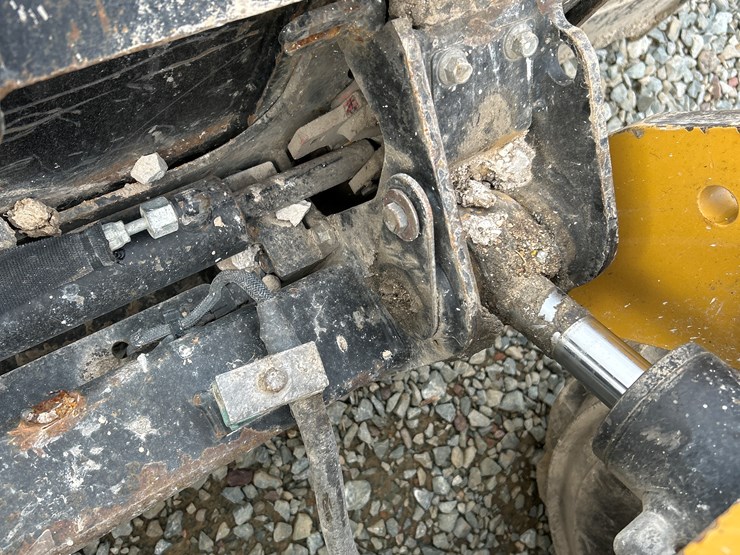 caterpillar-262d-image-13