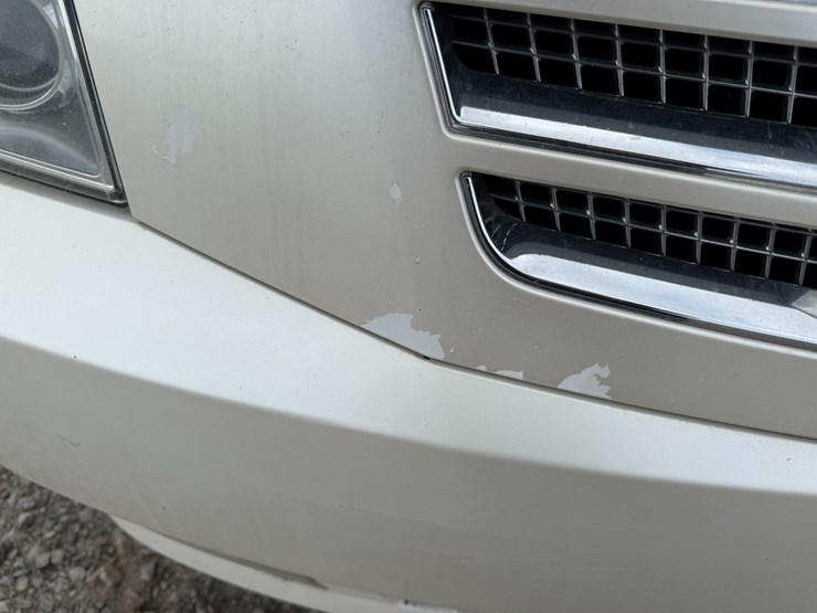 2011-cadillac-escalade-image-25