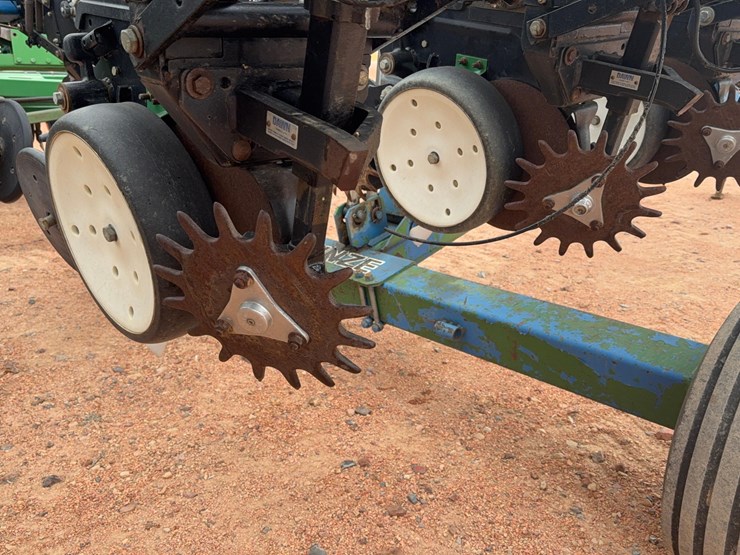 kinze-corn-planter-image-13