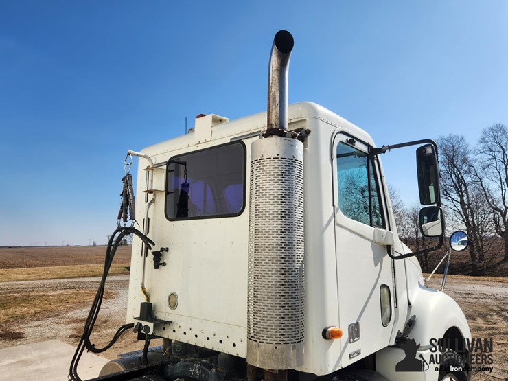 2003-freightliner-columbia-120-image-13