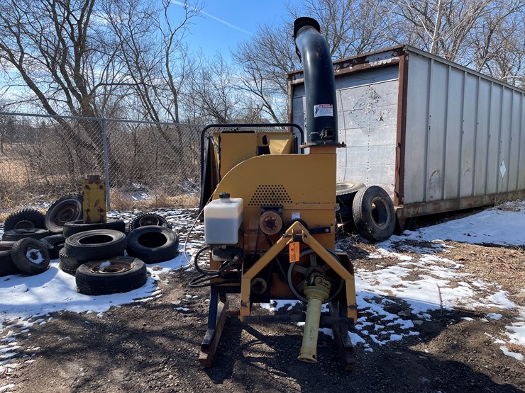 #6052-•-2000-woods-8100-chipper-image-2