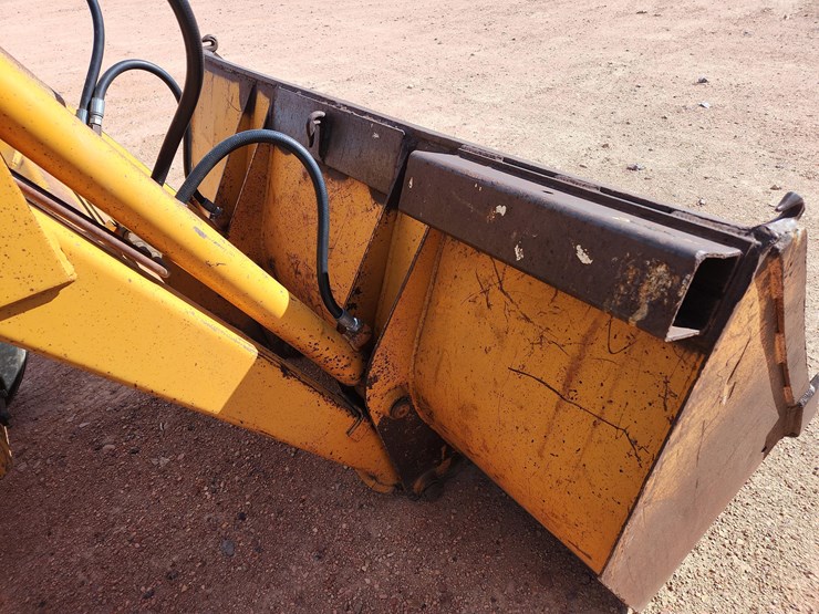 case-380-roadrunner-tractor-with-case-436-loader-image-28